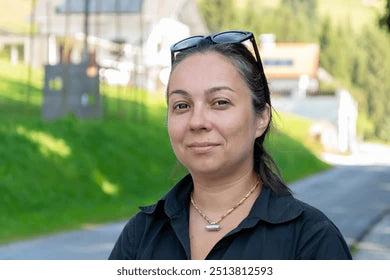 <em><strong>SANDRA G.</strong></em>